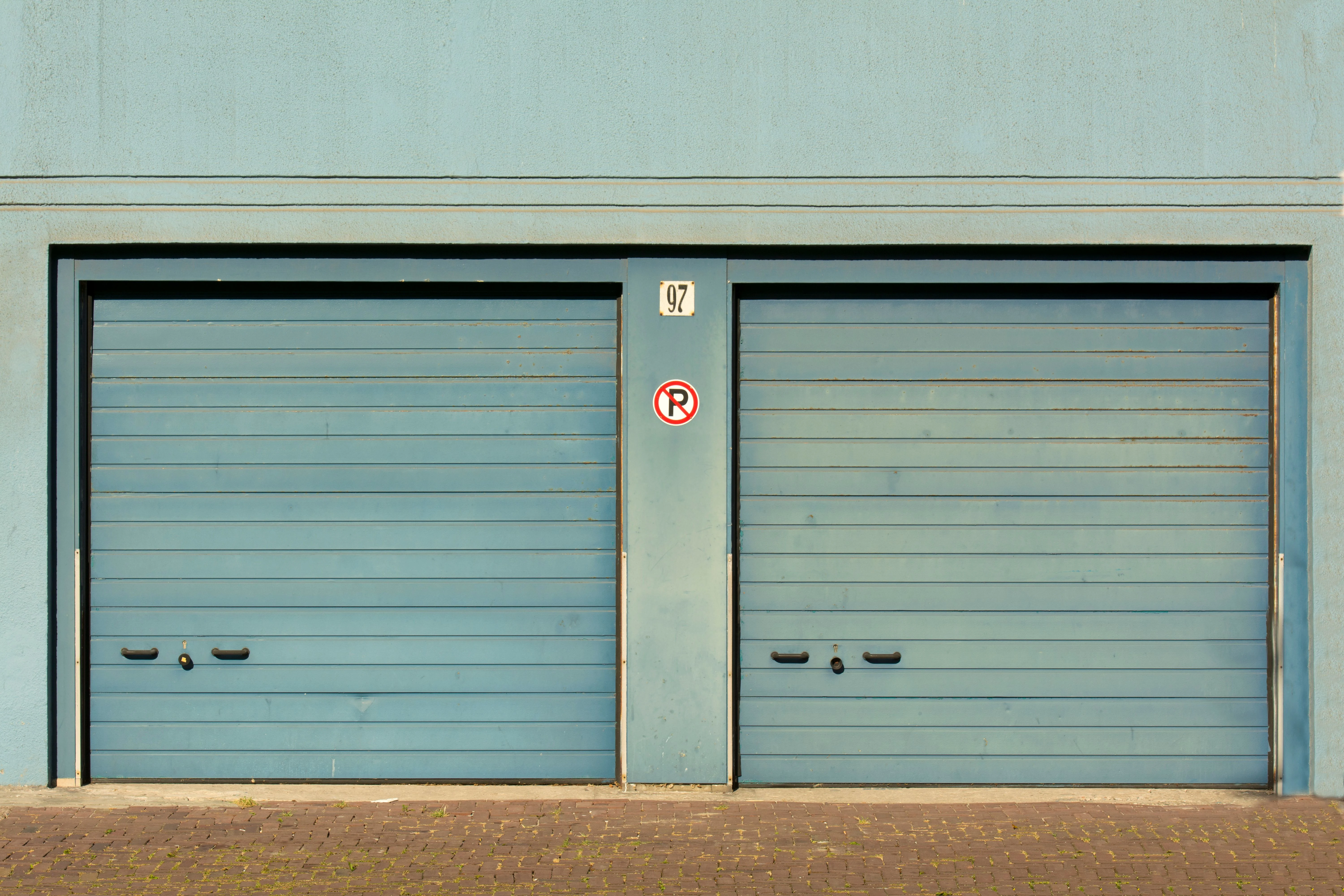 Residential garage door in Elgin